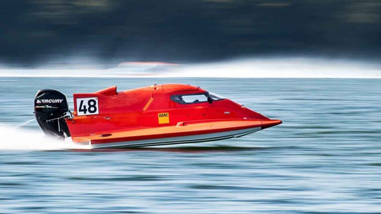 a powerboat to represent idioms about speed