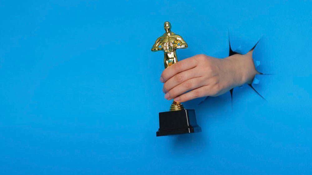 a hand holding an award
