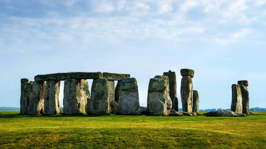 the famous landmark stonehenge