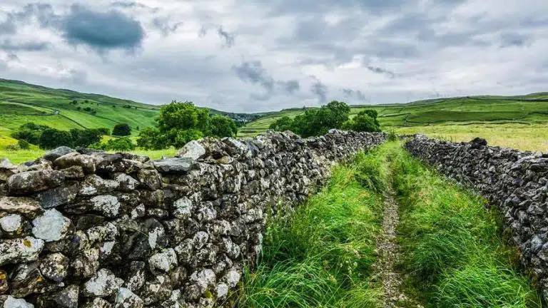 real rock wall for tongue twisters with R